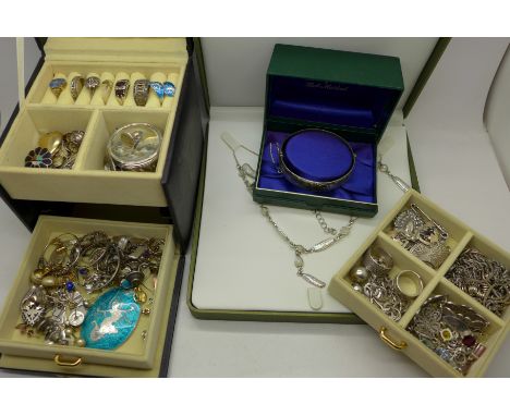 Silver and white metal jewellery, a silver pill box, 9ct back and front locket, silver cufflinks, etc.