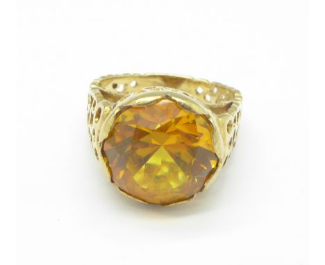 A 9ct gold and citrine ring, 5.5g, M