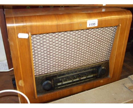 VINTAGE RADIO (SOLD AS A COLLECTORS / DISPLAY ITEM)