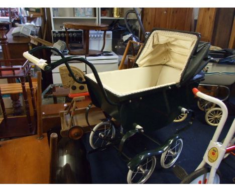 VINTAGE DOLLS PRAM