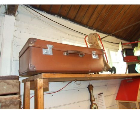 VINTAGE SUITCASE