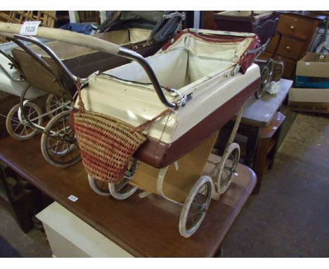 VINTAGE TRIANG DOLLS PRAM