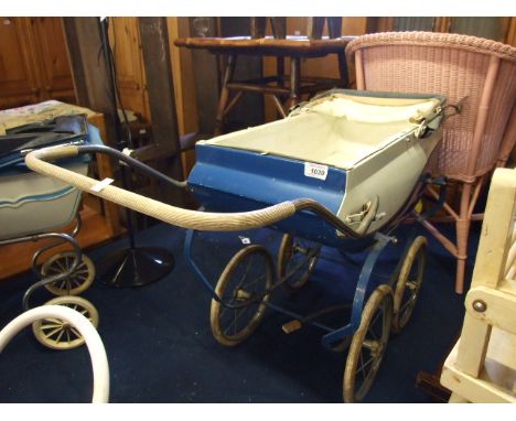 VINTAGE TRIANG DOLLS PRAM