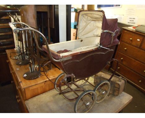 VINTAGE DOLLS PRAM