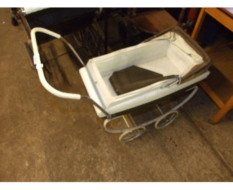 VINTAGE LEEWAY DOLLS PRAM
