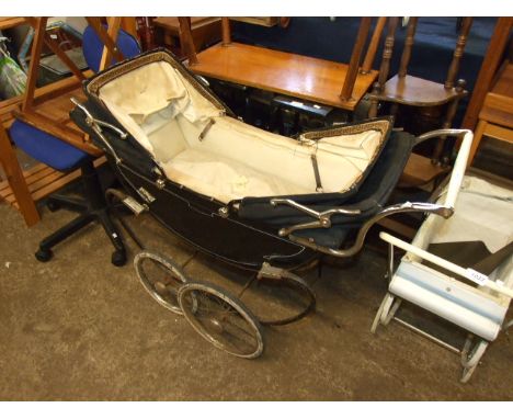 VINTAGE LARGE LEEWAY DOUBLE CANOPY DOLLS PRAM