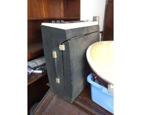 VINTAGE BUSH RECORD PLAYER (SOLD AS A COLLECTORS/DISPLAY ITEM ONLY)