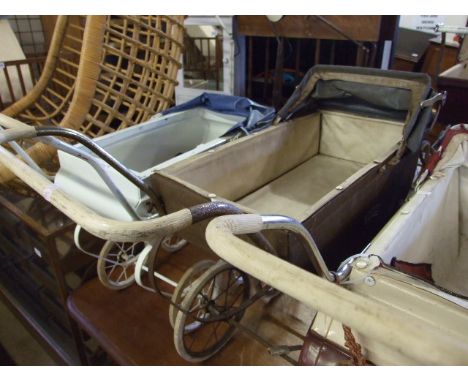 VINTAGE TRIANG DOLLS PRAM
