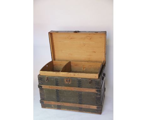 A vintage wood and metal bound canvas mounted steamer trunk, with original internal tray, 64cm H x 87cm W x 54cm D