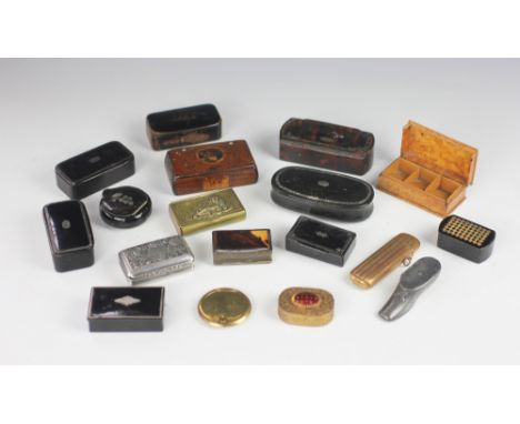 A collection of 19th century and later snuff boxes etc, including a lacquered papier mache box resembling tortoiseshell, 10cm