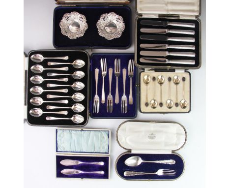 A set of twelve Art Deco silver tea spoons, A. Laurence Allen, Sheffield 1942, set of six silver cake forks, Birmingham 1918,