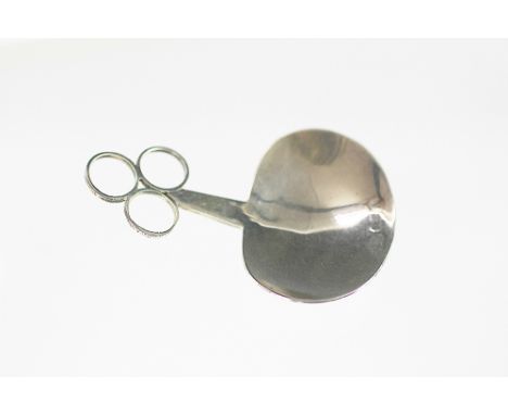 A silver caddy spoon, 'A.G', London 1968, of simple plain polished form and with three ring terminal, 6.5cm long, weight 10gm