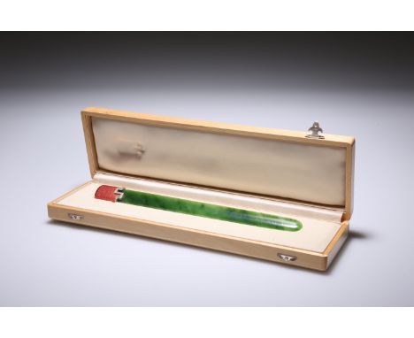 A JADEITE AND ENAMEL PAPER KNIFE, IN THE FABERGE STYLE, 20TH CENTURY, the tapering jadeite blade with pink enamel terminal on