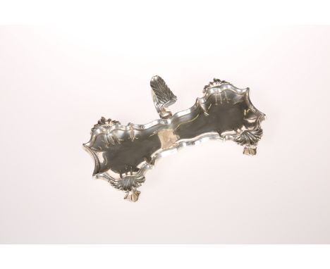 A GEORGE II SILVER SNUFFER-TRAY, BY JOHN CAFE, LONDON, 1747, hourglass shaped and on four scroll feet, with foliage heightene