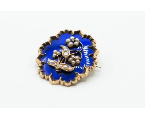 AN EARLY VICTORIAN ENAMEL AND PEARL MOURNING BROOCH, the oval shaped mount of dark blue enamelling set to the centre with a f