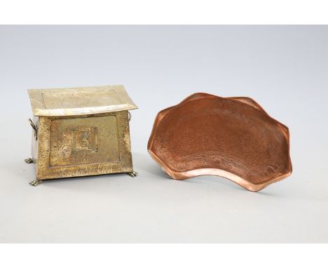 AN ARTS AND CRAFTS COPPER TRAY, kidney shaped with undulating rim, chased with whiplash and stylised foliage against a hammer