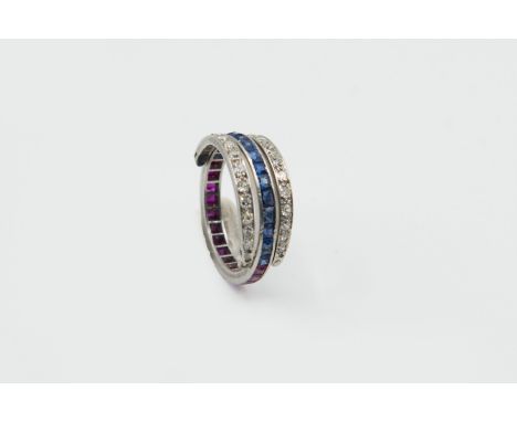 AN ART DECO SAPPHIRE, RUBY AND DIAMOND RING, the central band set half with square cut sapphire highlights and half with squa