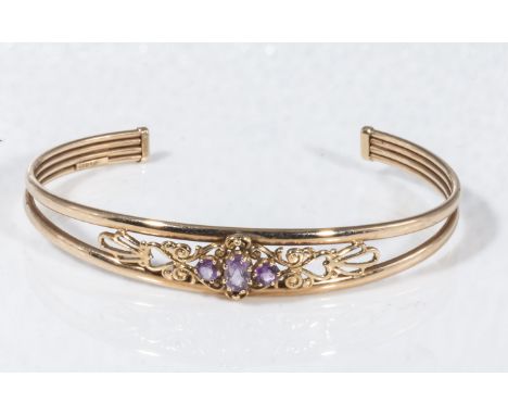 A 9ct gold bangle set with amethyst