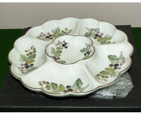 A Royal Worcester 'Lavinia' hors d'oeuvres dish