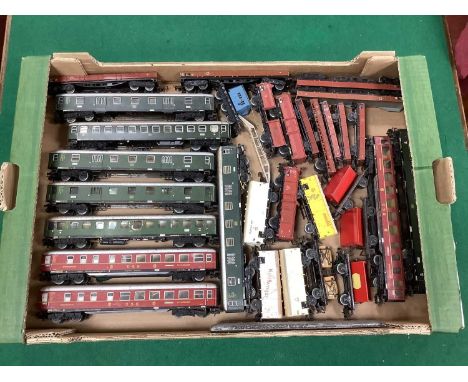 Approximately thirty-one items of Marklin HO scale German rolling stock including ten tinplate coaches (some missing wheels a