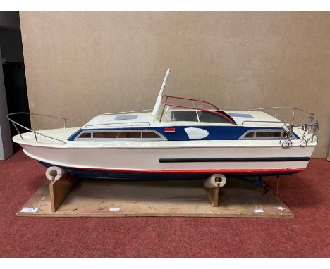 A Kit Built Wooden Construction Model Boat in the form of a Cruiser. No R/C Gear fitted. Features include Twin Propellors and