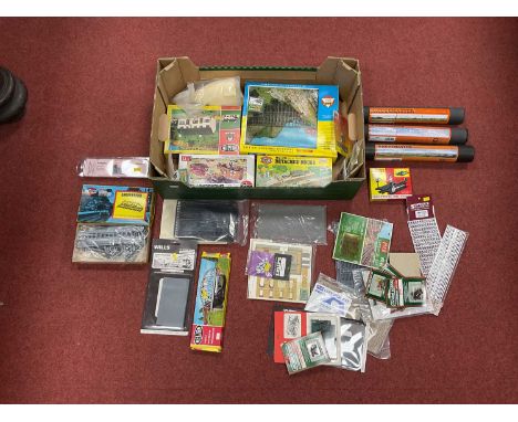 A quantity of 00/HO buildings and scenic accessories, by Peco, Hornby, Airfix, Model Scene, Gaugemaster and others, many in o
