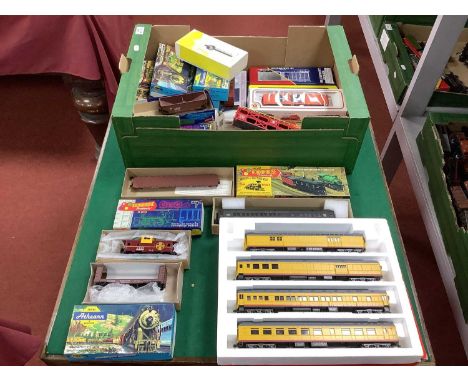 Approximately twenty-seven items of HO scale North American rolling stock, mostly boxed, by Athearn, Rivarossi, Bachmann and 