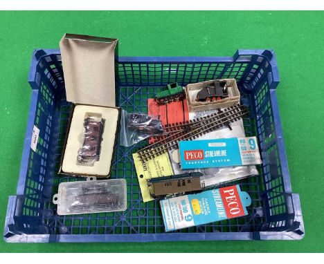 A quantity of OO9 narrow gauge items, including three locomotives: an 0-4-0 saddle tank and two 0-6-0 diesel locomotives; tog