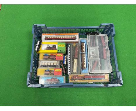 A quantity of N gauge European, mainly German, locomotives and rolling stock including a Minitrix 0-6-0 tank engine; two 0-6-