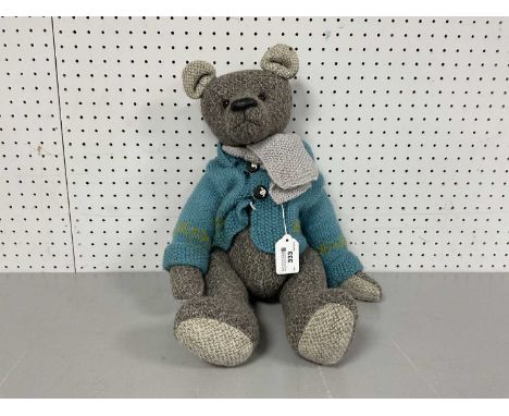 A 2018 Bower Bird Bears Jointed Growler Soft Briefcase Bear, Numbered MXX (1020). Labelled "Llyr". Faulty Growler (Only Makes