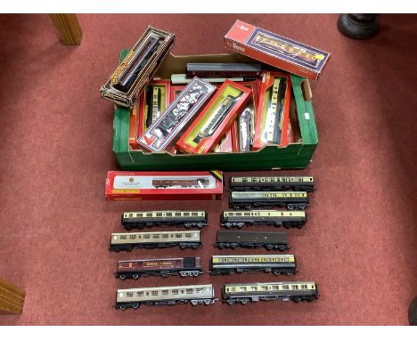 Approximately twenty-three 00 gauge coaches, including twelve boxed, by Hornby, Lima, Airfix and others, including a Palethor