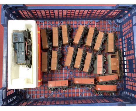 An 00 gauge mineral train, comprising, a boxed Hornby 0-4-0 diesel locomotive (untested) and seventeen Hornby mineral wagons 