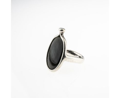 Ring, 1960er JahreSterlingsilber, Obsidian. 6,88 Gramm. Ringgröße 57,5.Gestempelt: TORUN, 925.