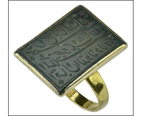 A bloodstone seal ring with Mughal Emperor inscription, the rectangular bloodstone panel inscribed in Arabic, collet set to p