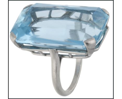 An Art Deco aquamarine cocktail ring by Cartier, circa 1940, the rectangular scissor-cut aquamarine with canted corners in a 