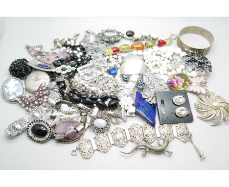 A collection of costume jewellery including a silver bangle, 23g 