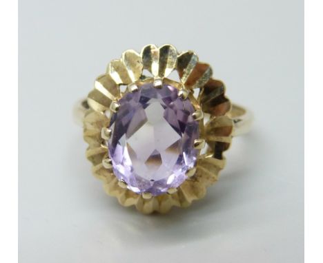 A 9ct gold and amethyst ring, 3.6g, N 