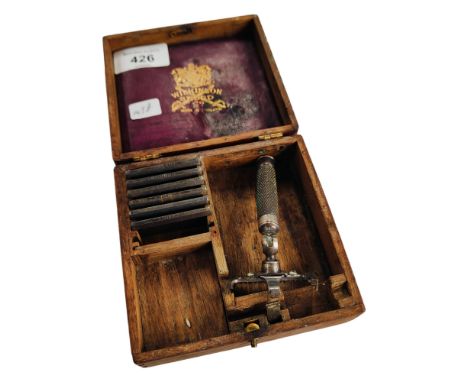 VINTAGE WILKINSON SWORD RAZOR IN ORIGINAL WOODEN BOX 