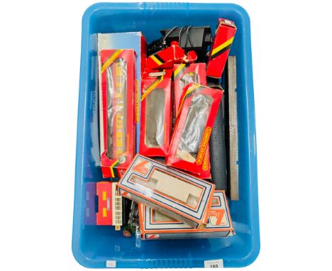 GOOD BOX LOT OF MODEL RAILWAY CARRIAGES &amp; ACCESSORIES 