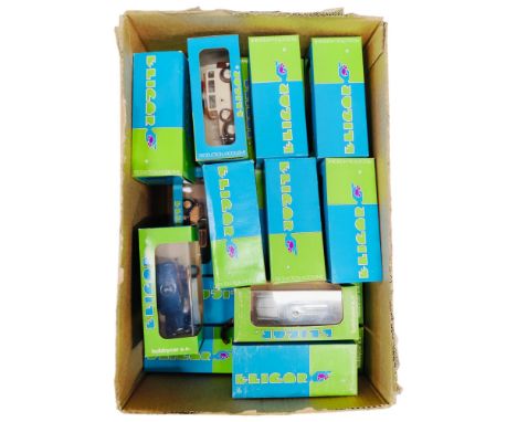BOX LOT OF MODEL CARS ETC 