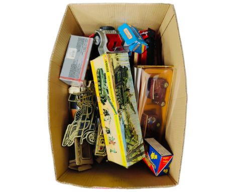 BOX LOT OF MODEL CARS ETC 