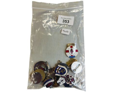 BAG LOT OF OLD VINTAGE ENAMEL LOYALIST BADGES 