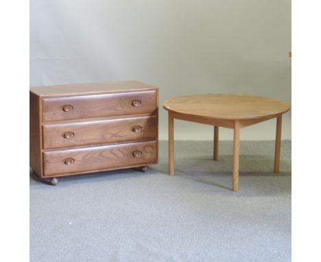 An Ercol light elm chest of drawers, 91cm, together with a light elm occasional table 