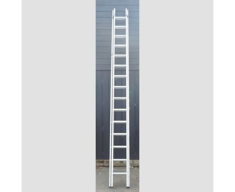 An aluminium extending ladder, 400cm