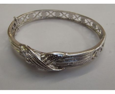 Silver bangle, 24 grams 
