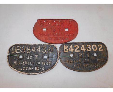 A cast iron traction engine plaque, DB984439, 20T, Butterley Co 1957, Lot No 3049, Cravens Ltd plaque B424302, 1958, Lot No 3