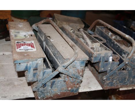 Two cantilever tool boxes, with contents, various taps and dies, and a pipe threader.To be viewed on site at Grange Lodge, Ir