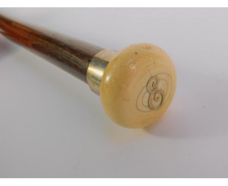 An Edwardian rosewood and ivory walking stick, the knop set with the initial 'E' in yellow metal, silver ferule, London 1904,