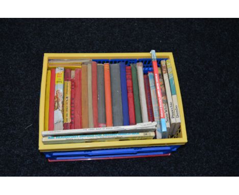4 boxes containing various vintage annuals including Eagle, Walt Disney etc