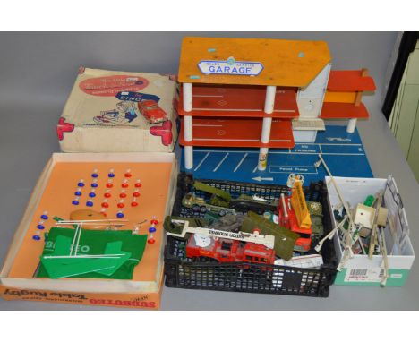 A mixed lot of vintage toys including Scalextric, Subbuteo, playworn diecast etc